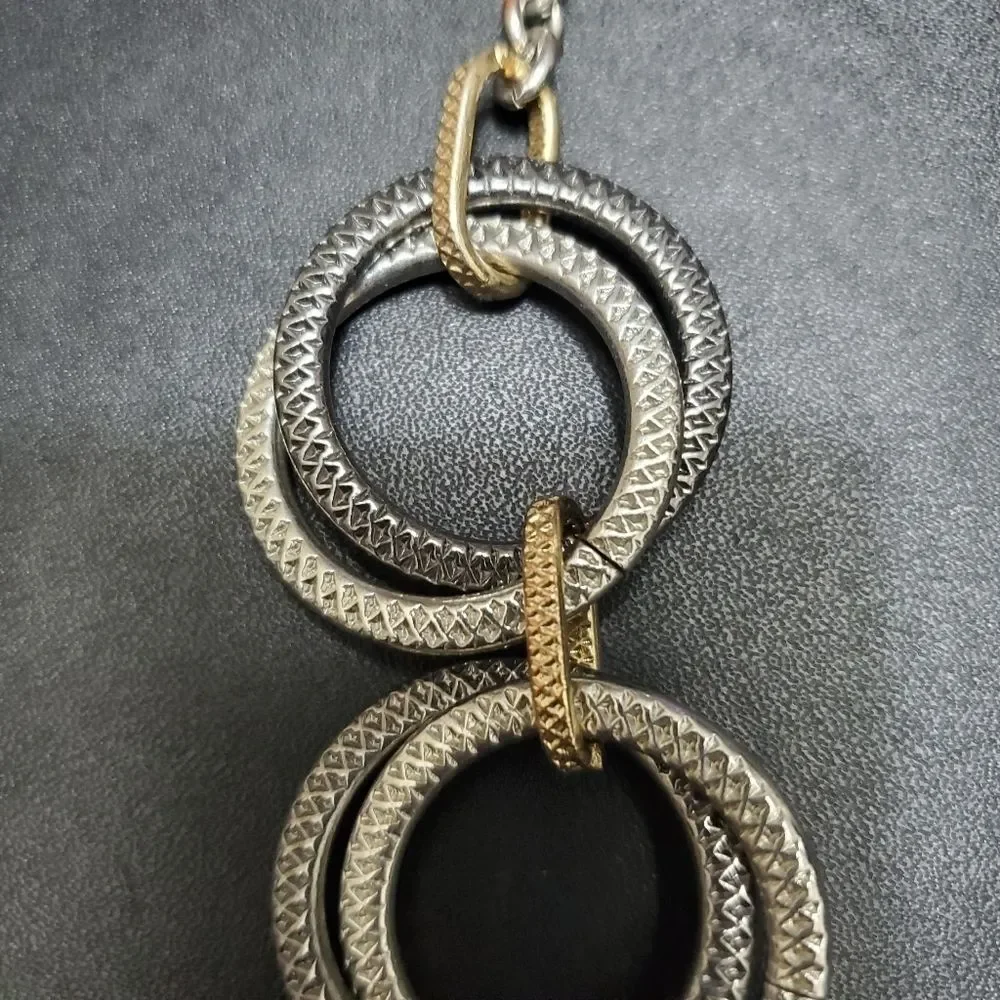 Unbranded interwoven circles
